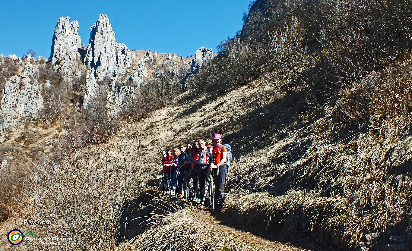 16 e si apre il panorama su torrioni e guglie....JPG